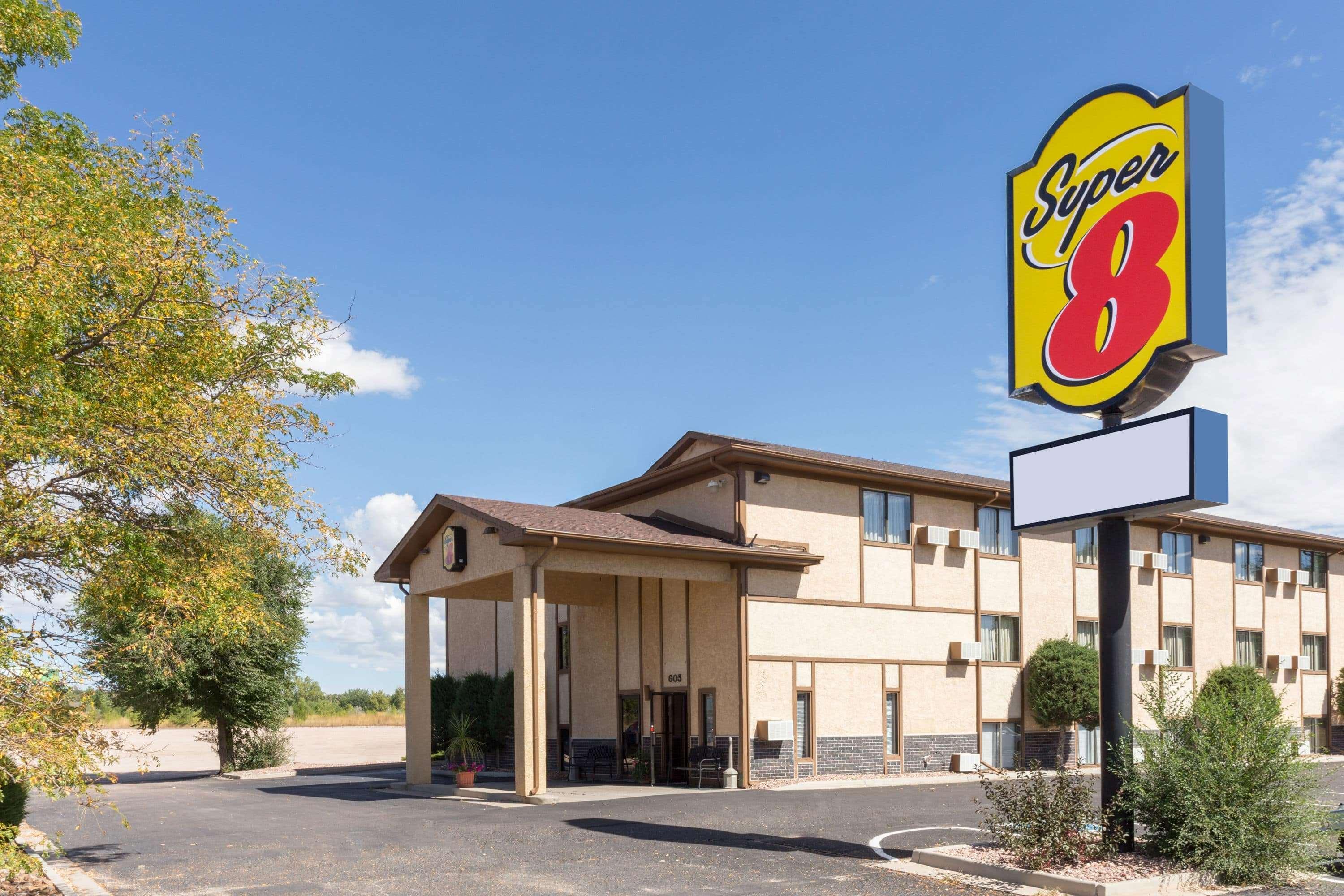 Super 8 By Wyndham Colorado Springs Peterson Space Force Cimarron Hills Eksteriør billede